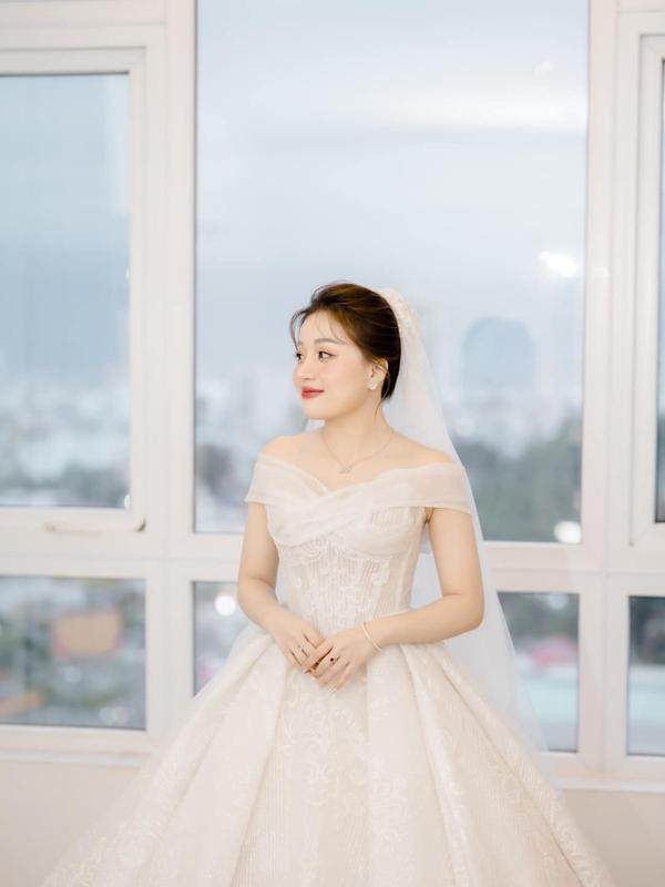 LX012-VÁY LÀM LỄ DÒNG ELEGANT 