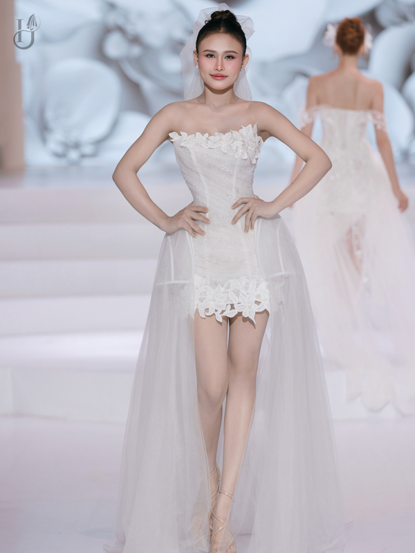 LILY - KHI ÁNH SÁNG HÓA THÀNH LỤA